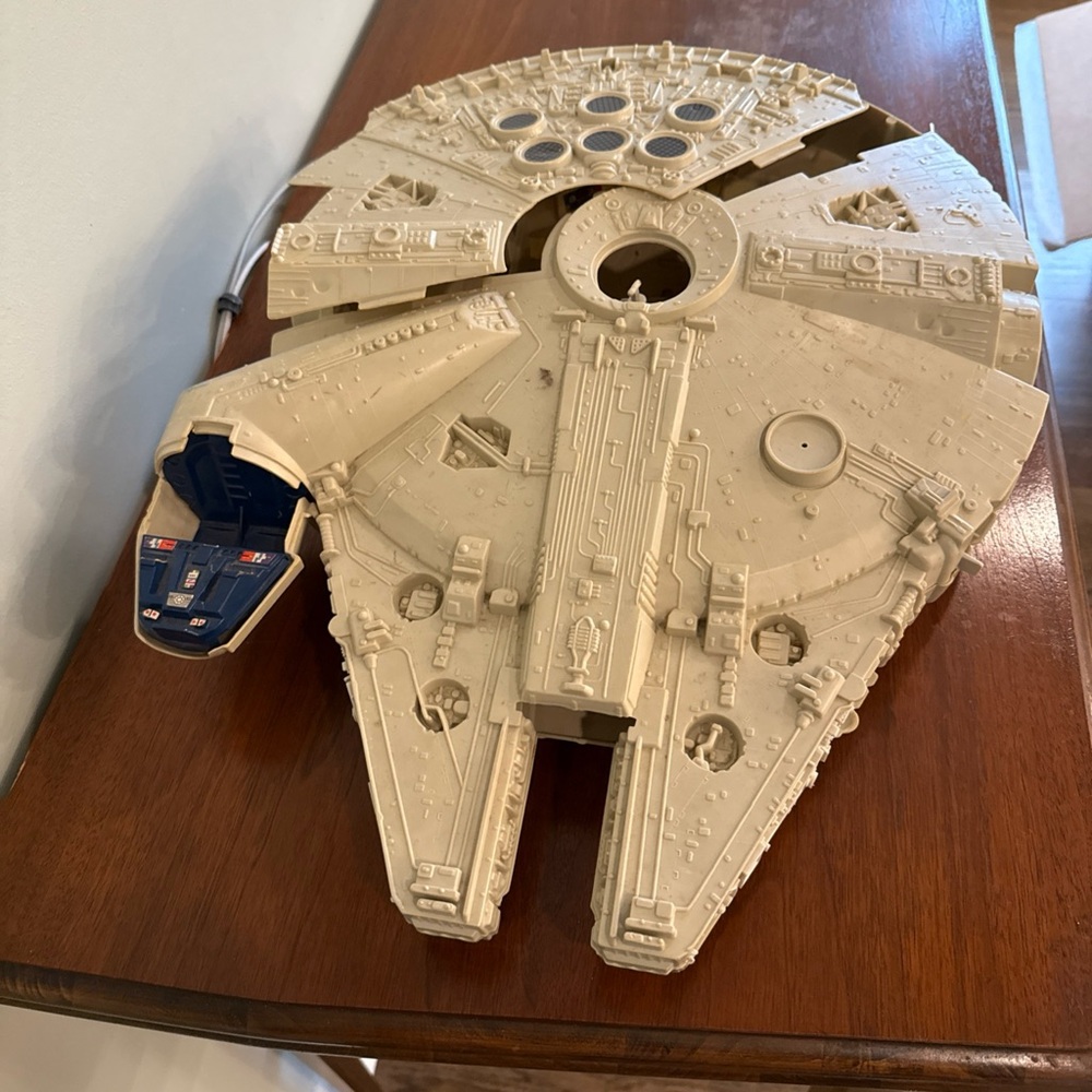 Star Wars Millennium Falcon Incomplete Playset - Beige/Off-White